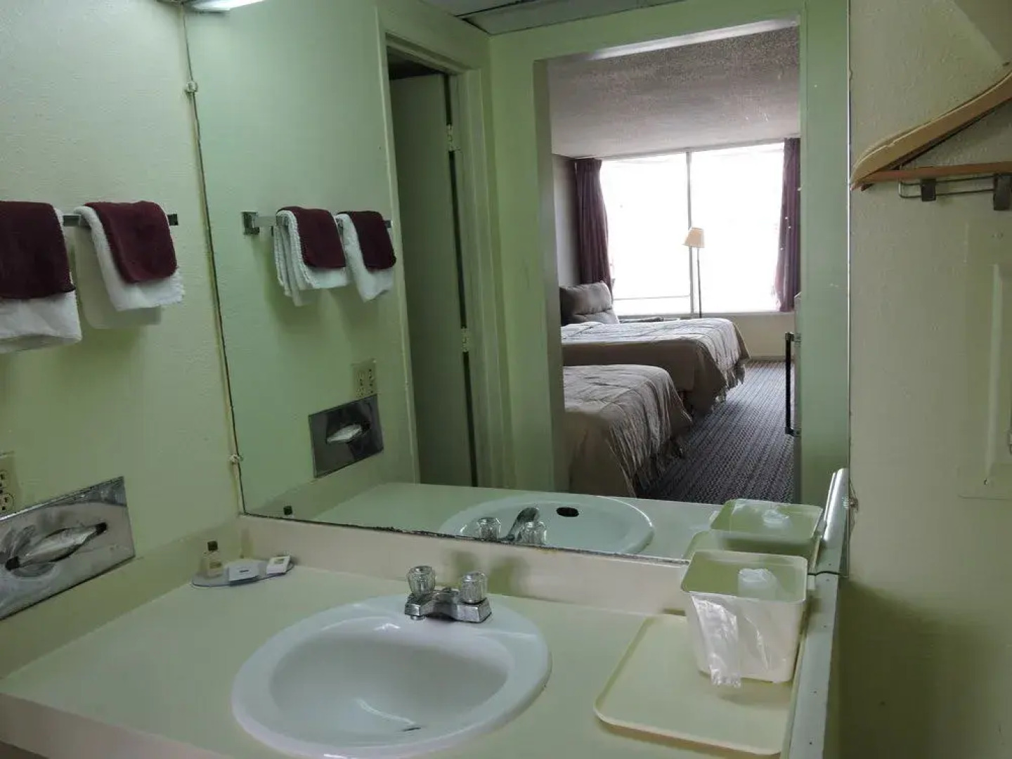 Budget Host Hutchinson