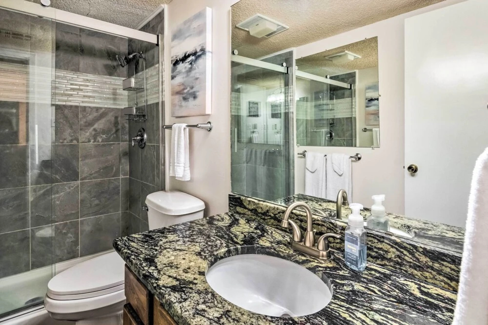 Sunset-view Resort Condo on Lake Hamilton!