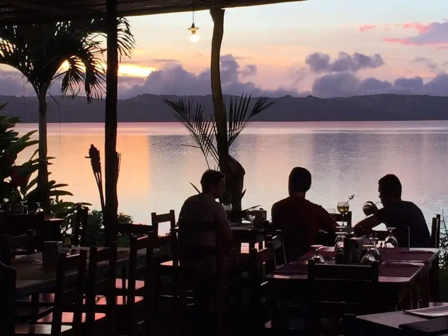 Bluebay Bugenvil Lake Lodge