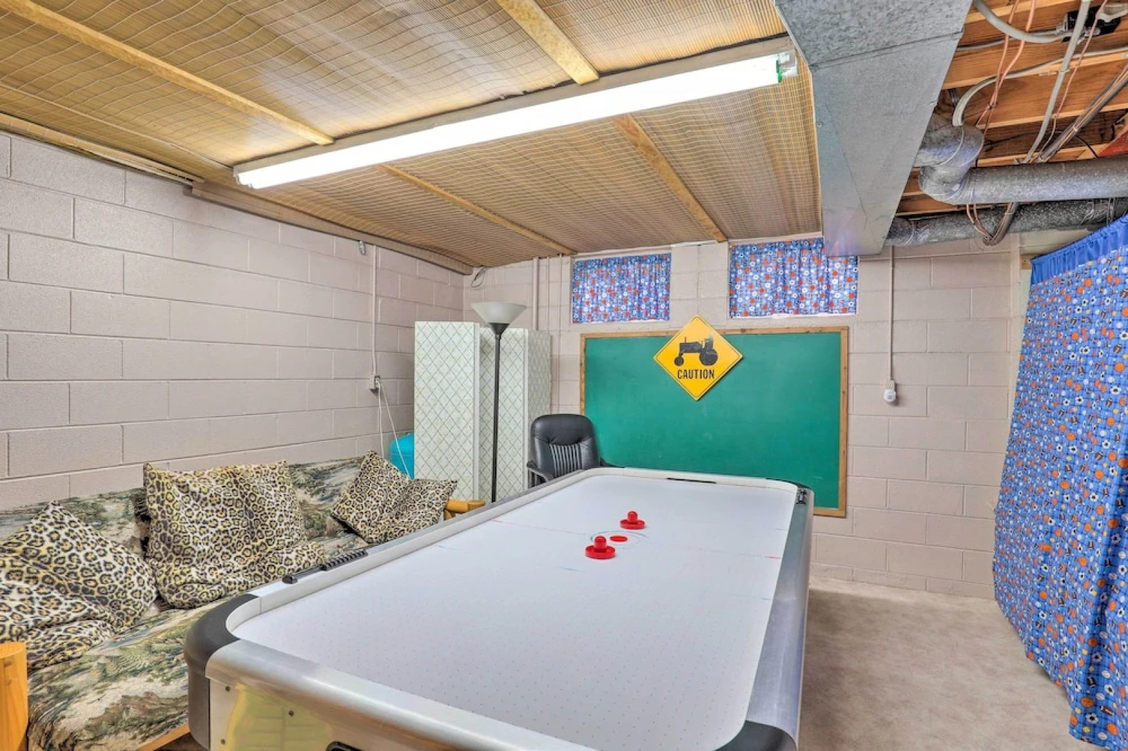 Stunning Fletcher Home: Hot Tub + Fire Pit!