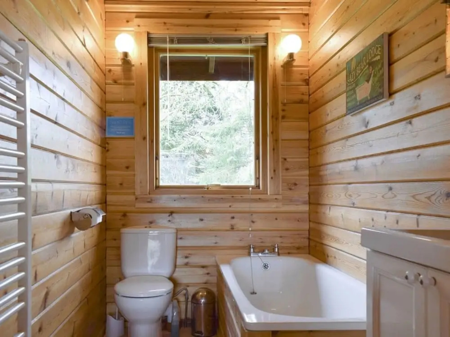 3-bed Lodge - Sleeps 7 - Hot Tub - Pet Friendly