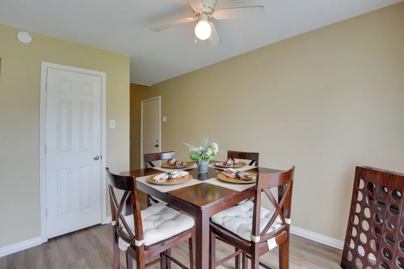 16 Mi to Dtwn Dallas: Spacious Home w/ Yard!