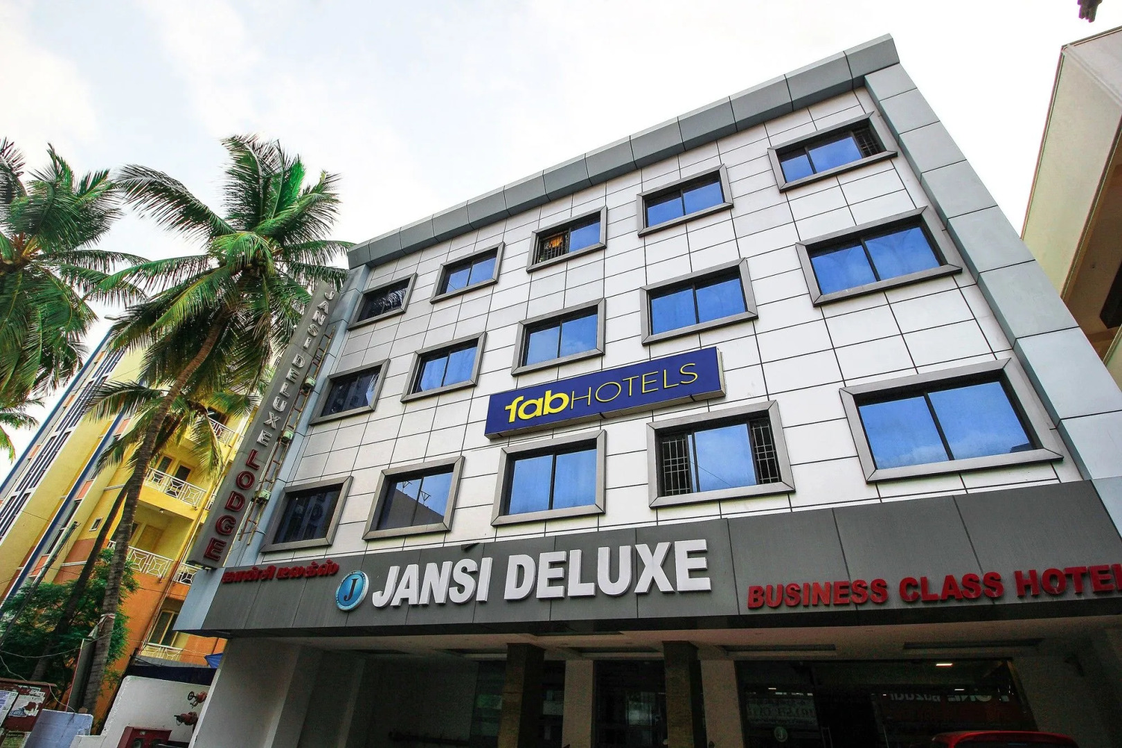 Fabhotel Jansi Deluxe Gandhipuram