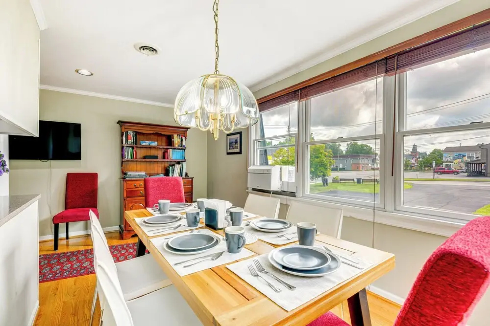 Modern Clarence Home on Main Street!