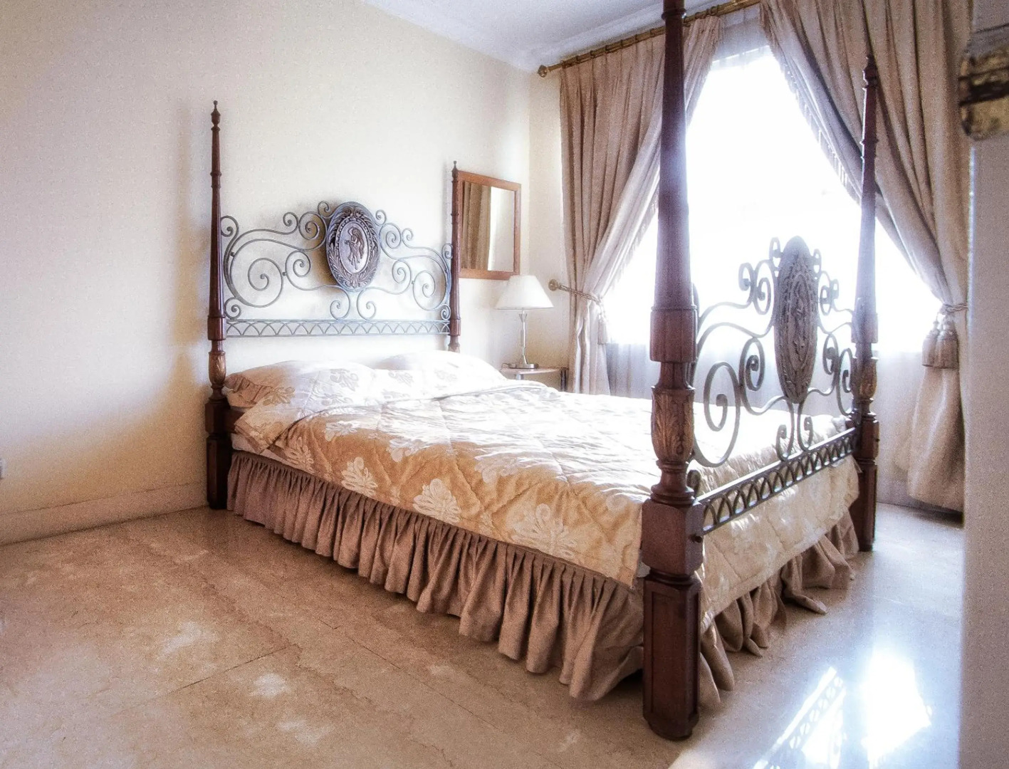 Batavia Hotel and Serviced Apartments