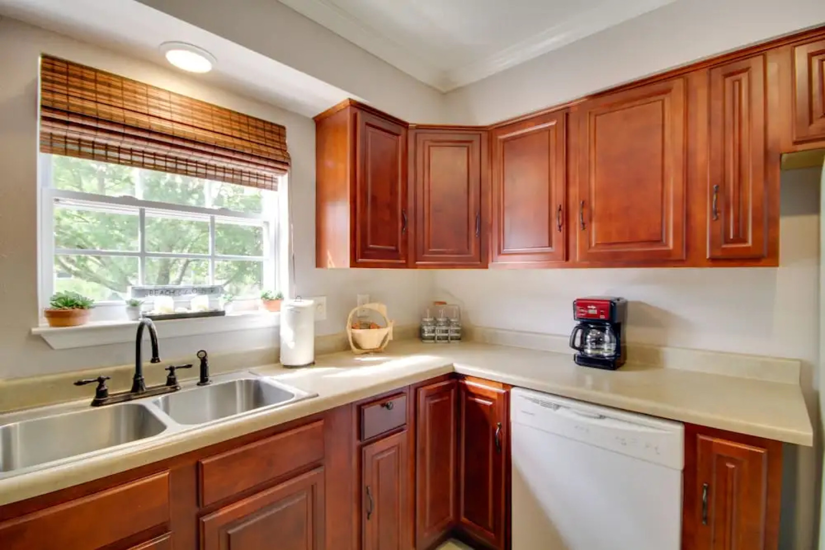 Charming Family Cottage Near Pass Christian Beach!