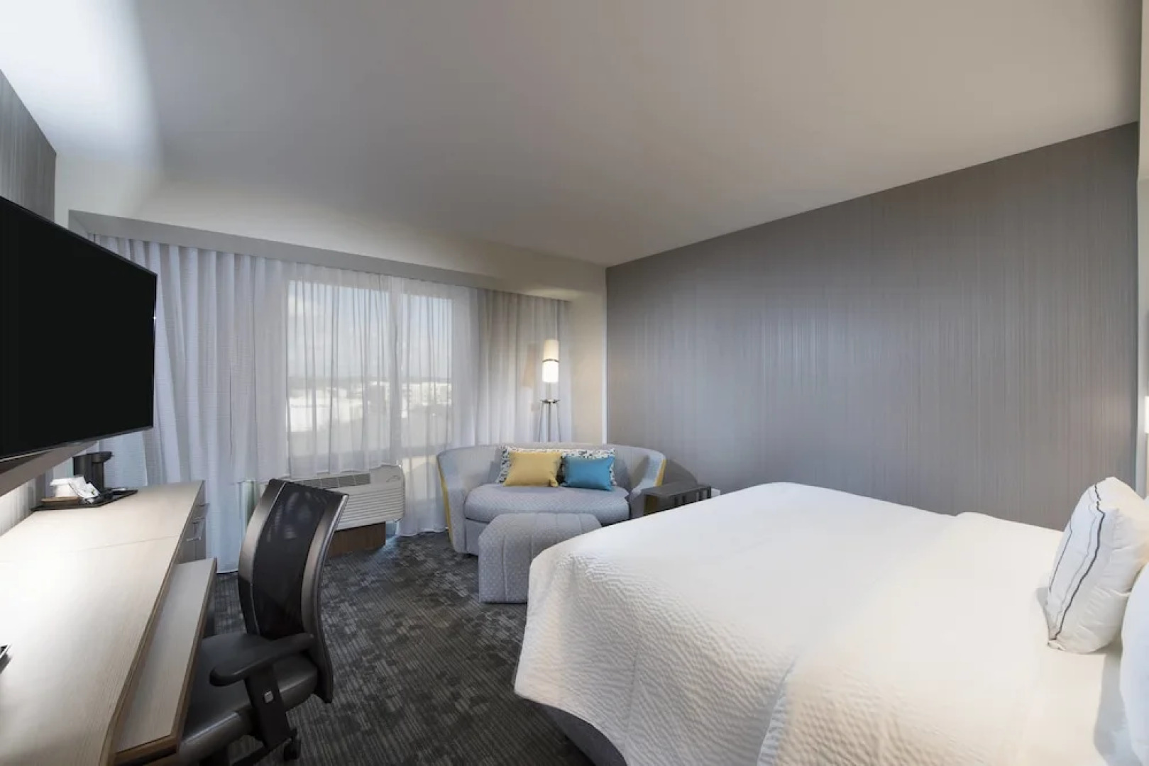 Courtyard Atlanta Alpharetta/Avalon Area