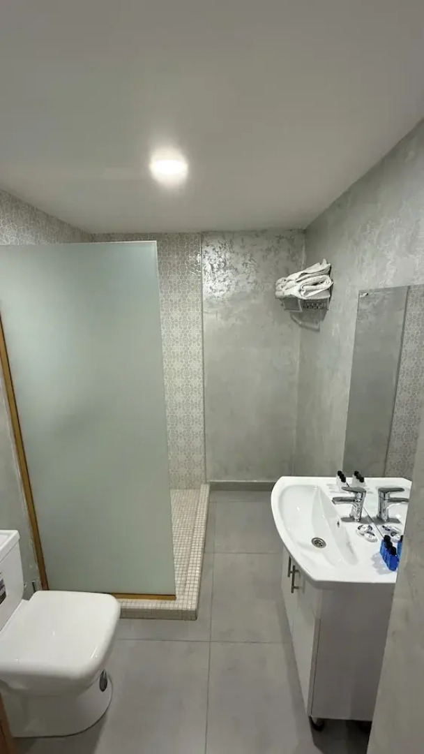 Отель Saroy Gardens