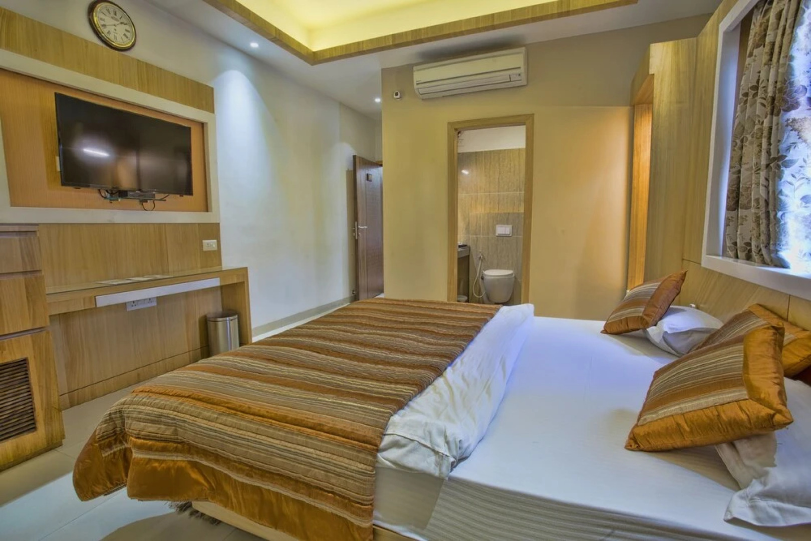 Palette - Hotel Deepali Palace