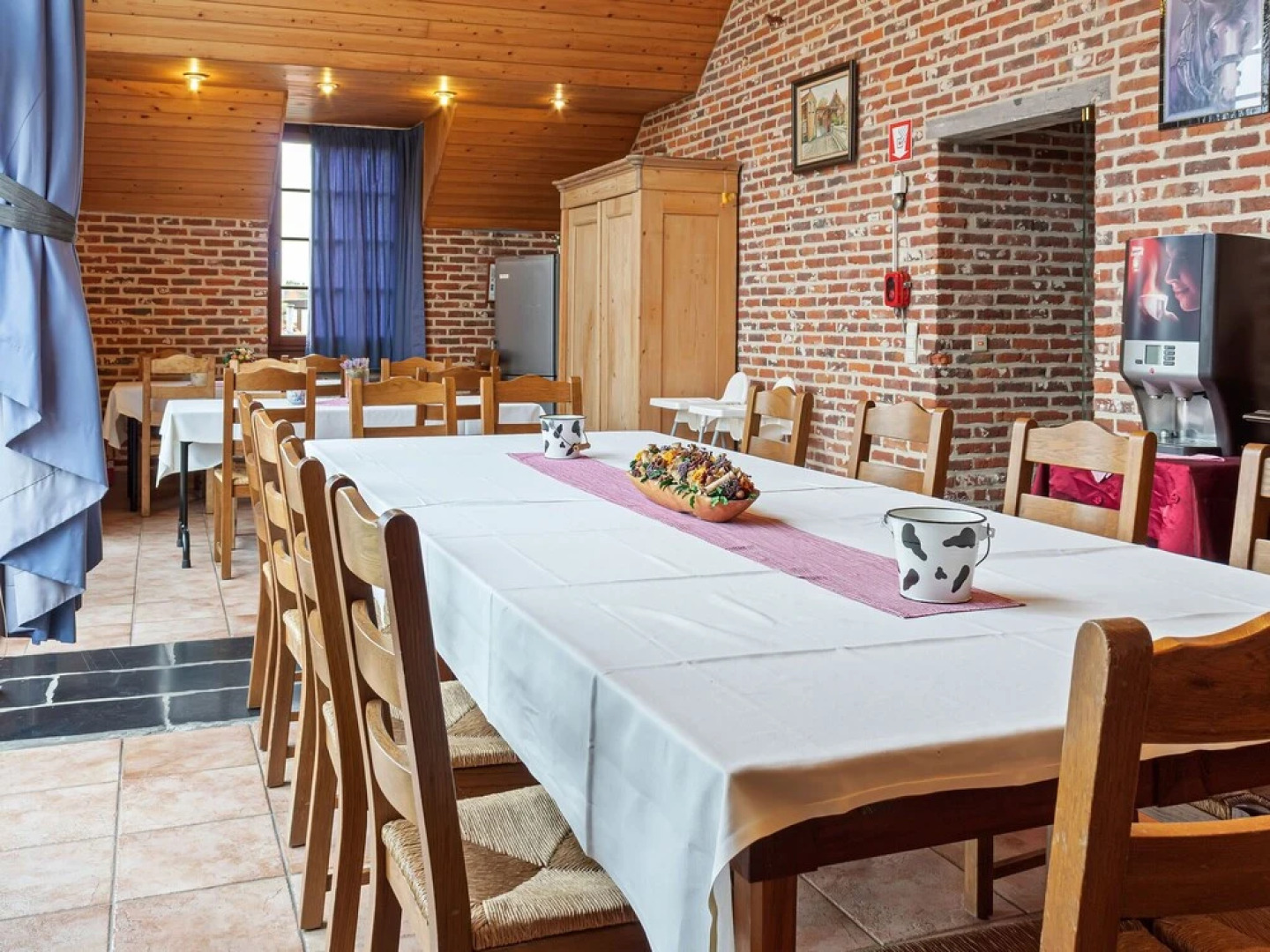 Beautifully Renovated Farmhouse for Groups, With Indoor Pool and Sauna