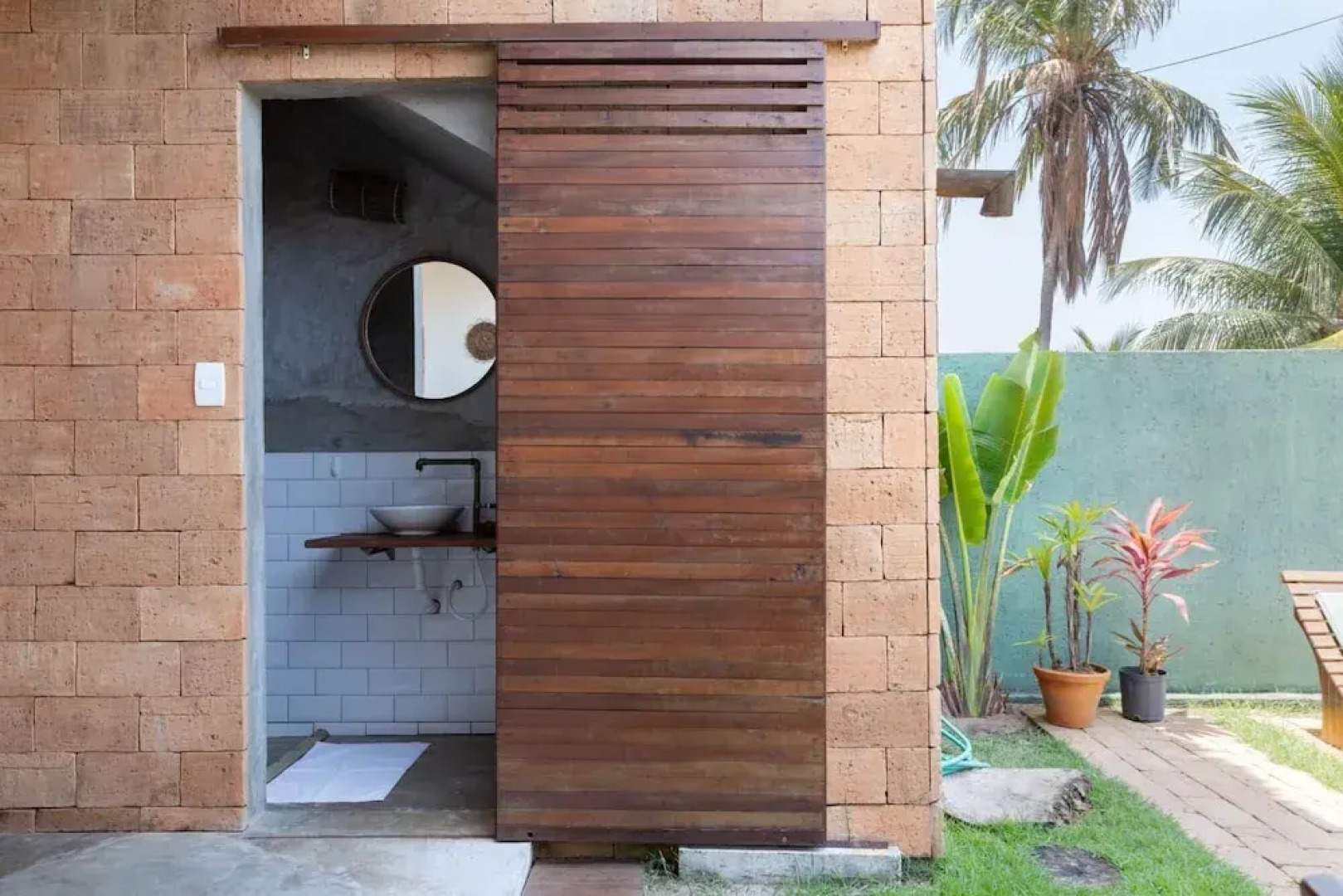 Maravilhosa Casa com Piscina em Frente Praia