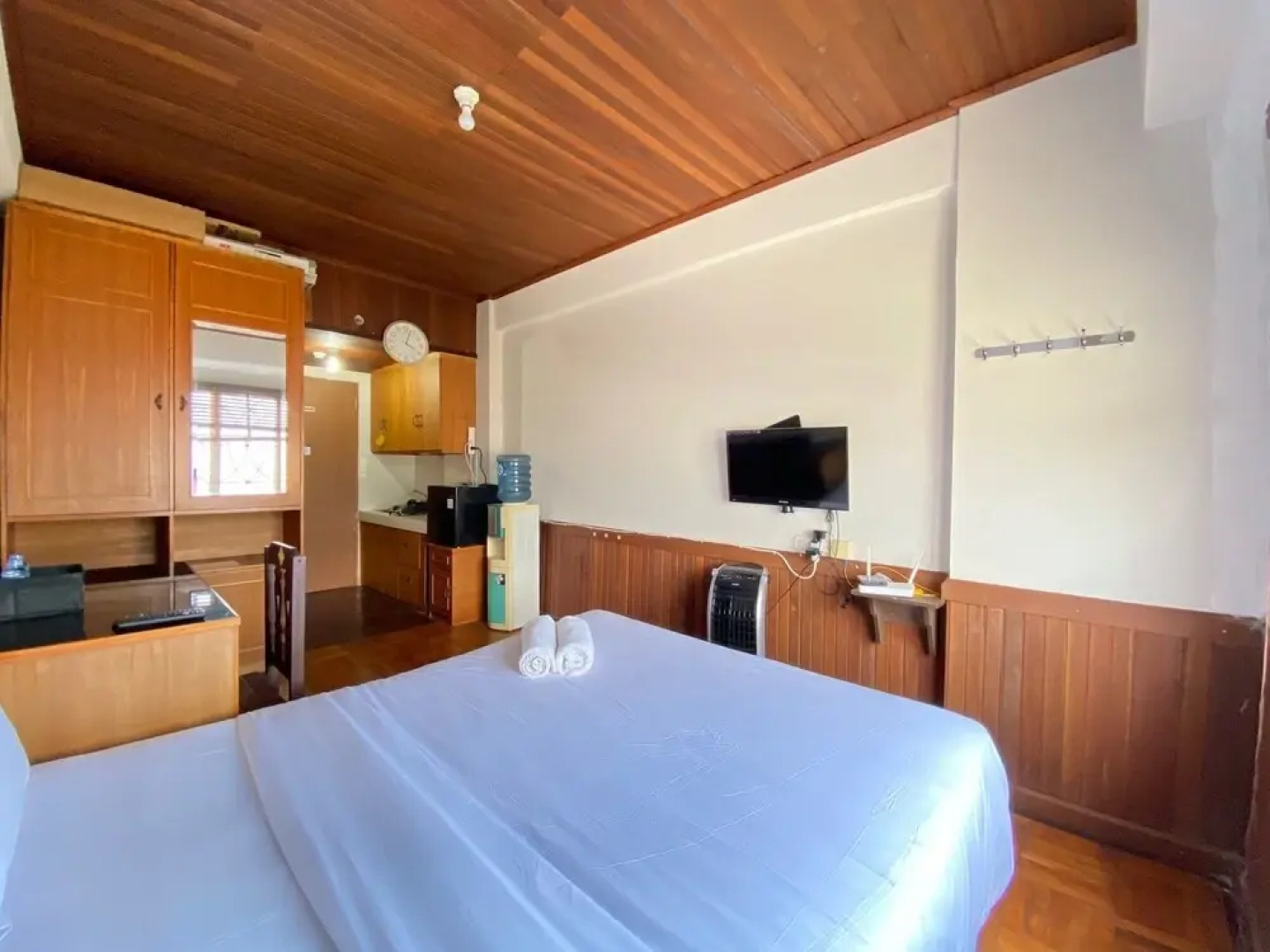 Cozy & Artistic Studio at Pinewood Jatinangor Apartment
