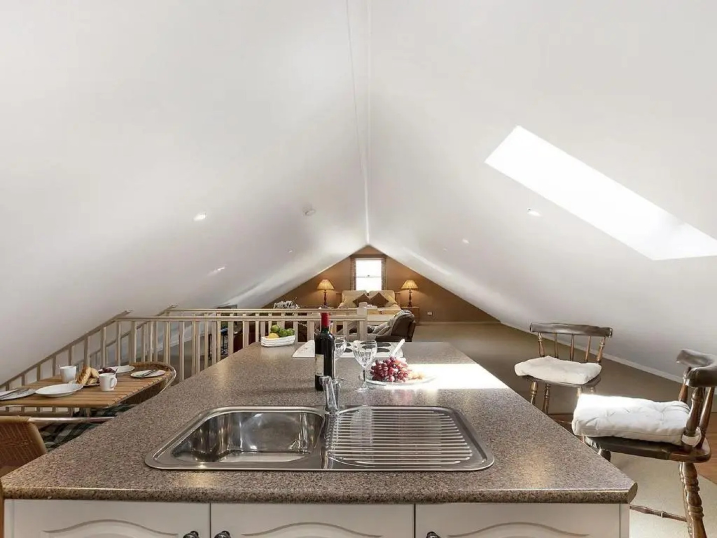 Old Mansfield Loft - gardens, gazebo and getaways