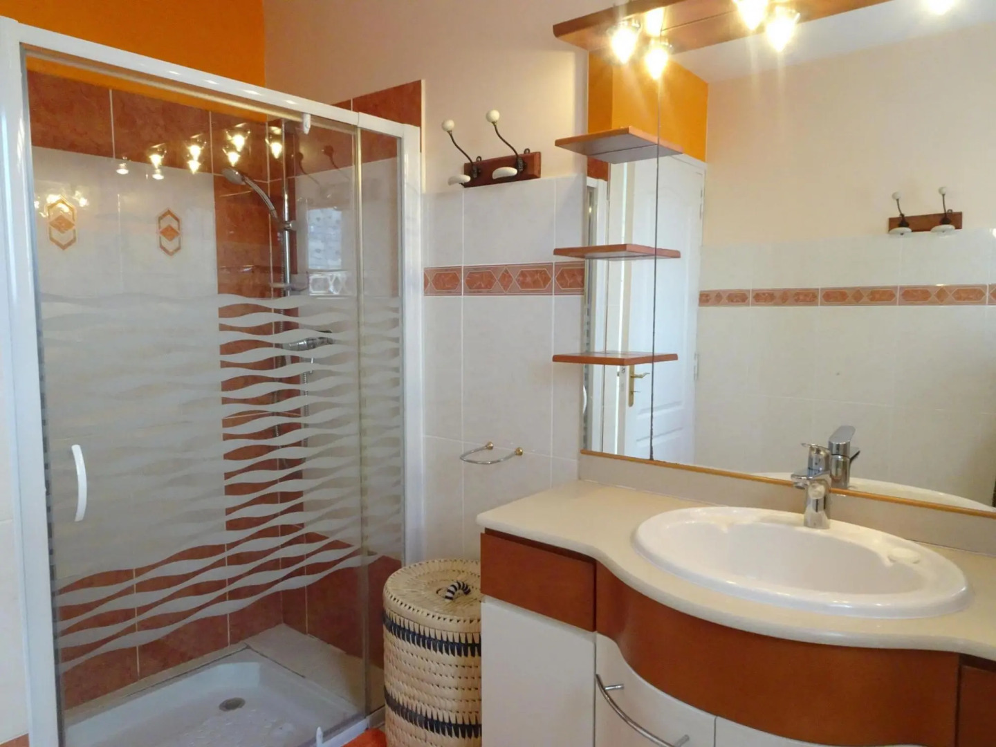 Beautiful Norman House With Outbuilding Located in the bay of Mont St Michel