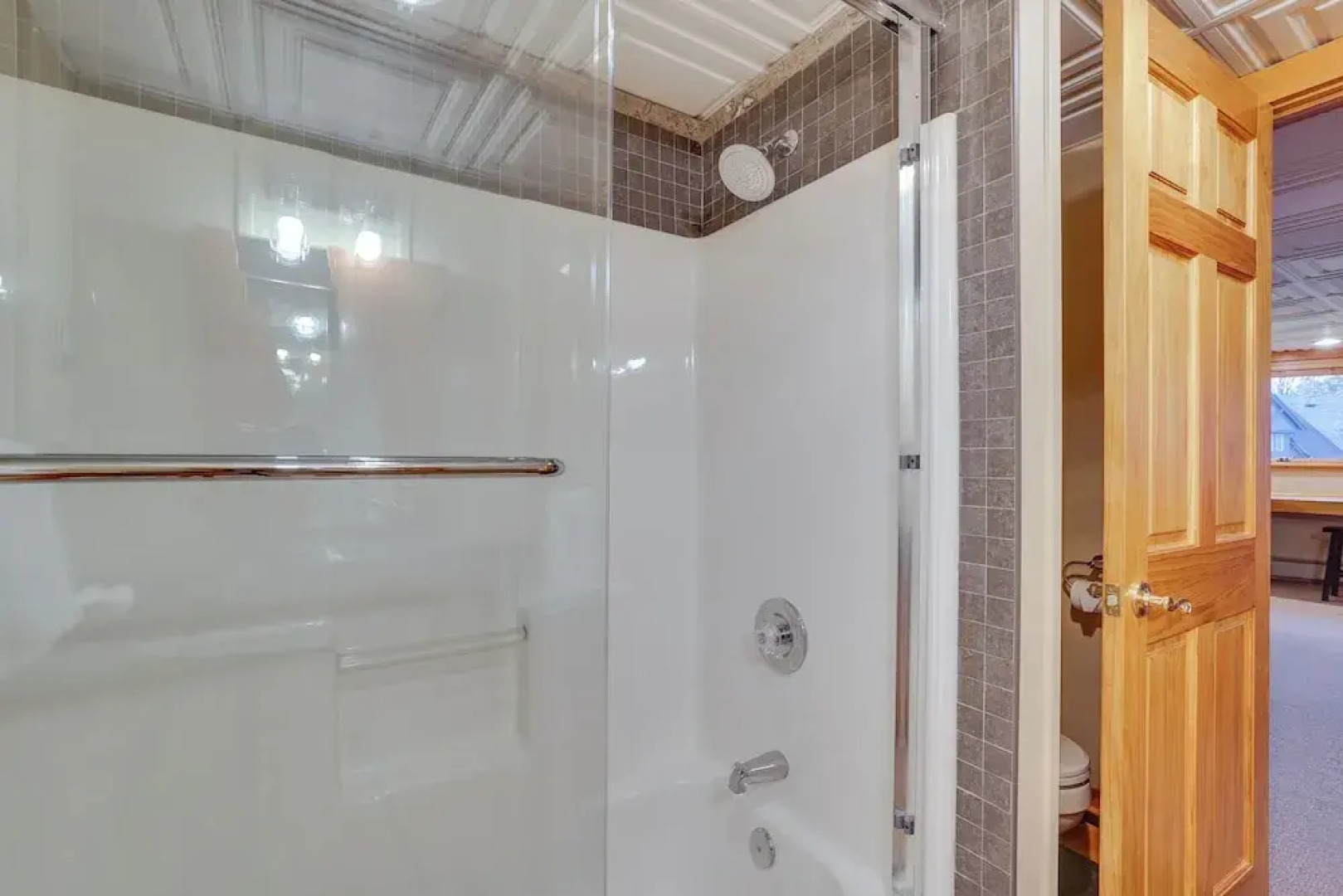 Ski-in/ski-out w/ Sauna in Jay Ski Peak Resort!