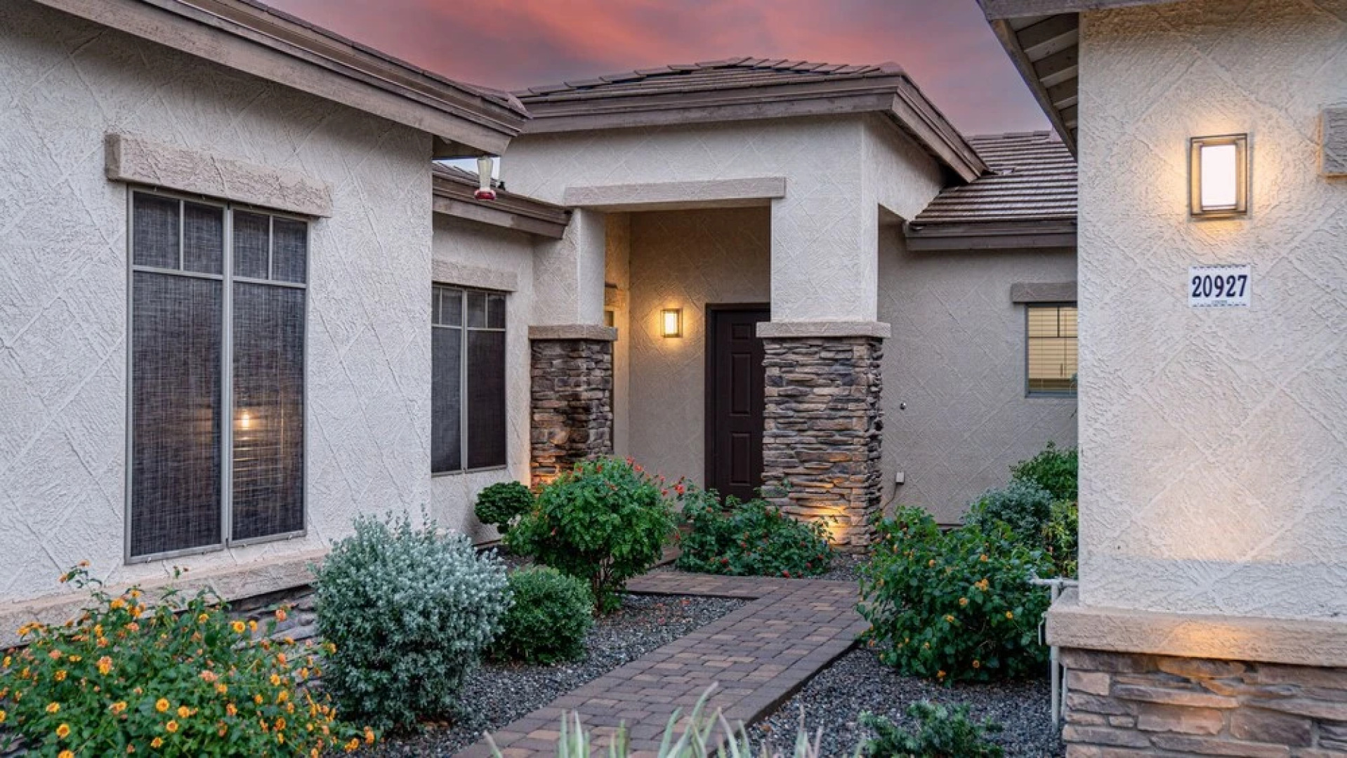 Desert Queen 4 Bedroom Home by RedAwning