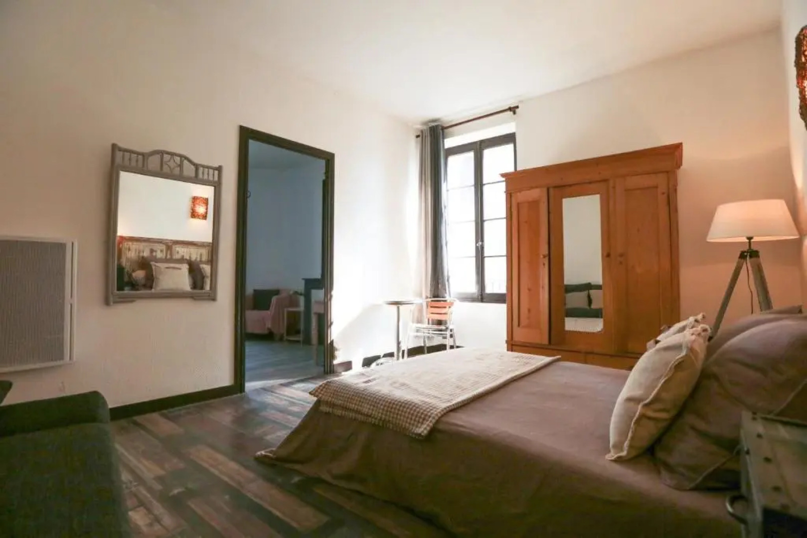 Maison atypique dans cité médiévale