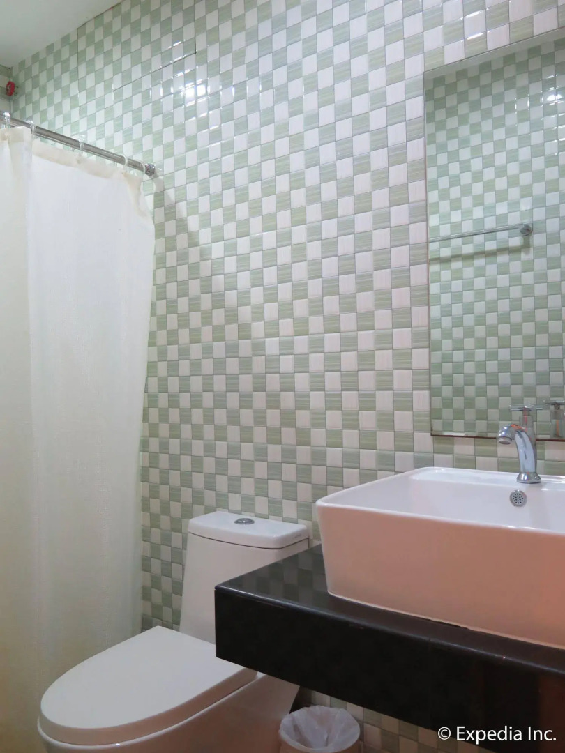 Royale House Hotel Davao powered by Cocotel