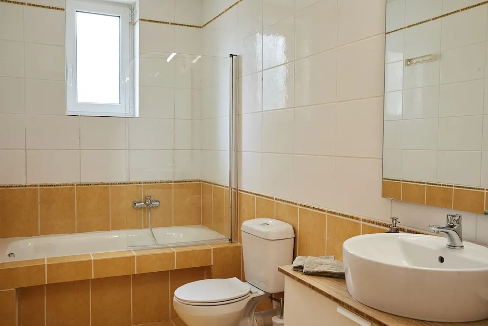 Flyin'High Luxury Suite