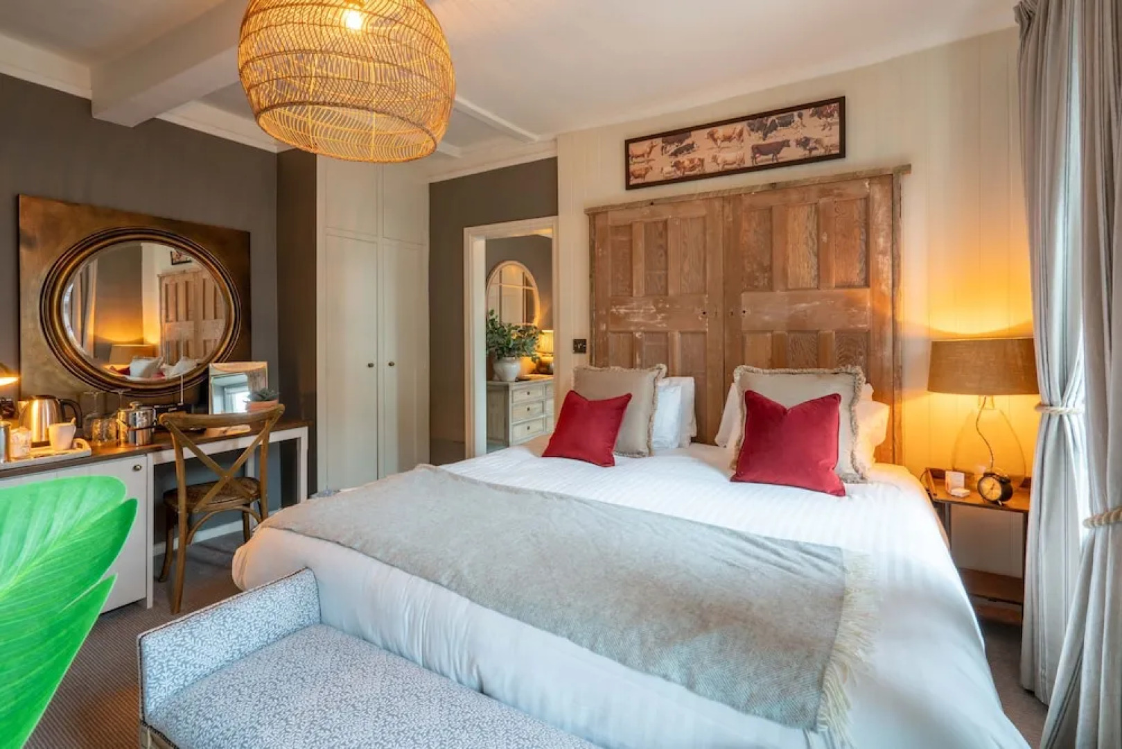 The George Inn & The Plaine