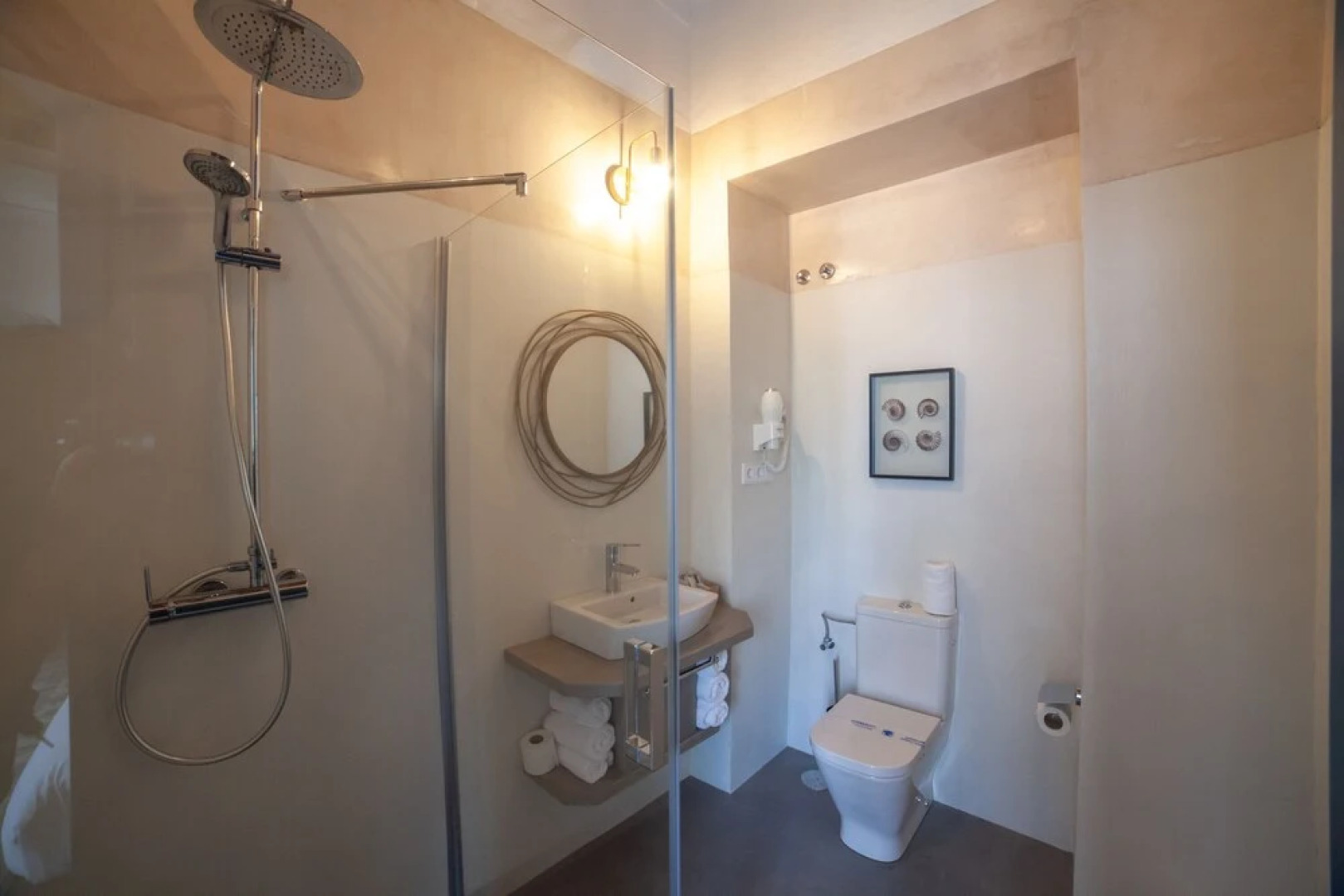 La Casa Amarilla Rooms & Suites