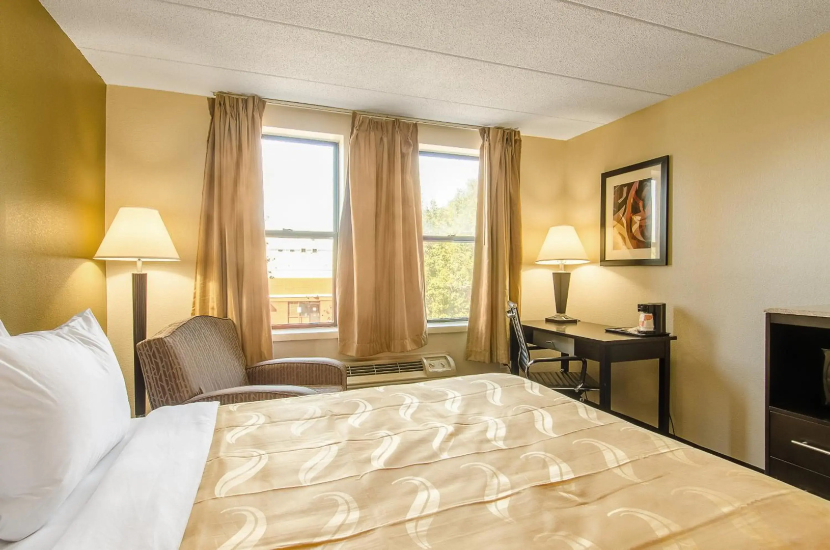 La Casa Inn & Suites - Middleboro