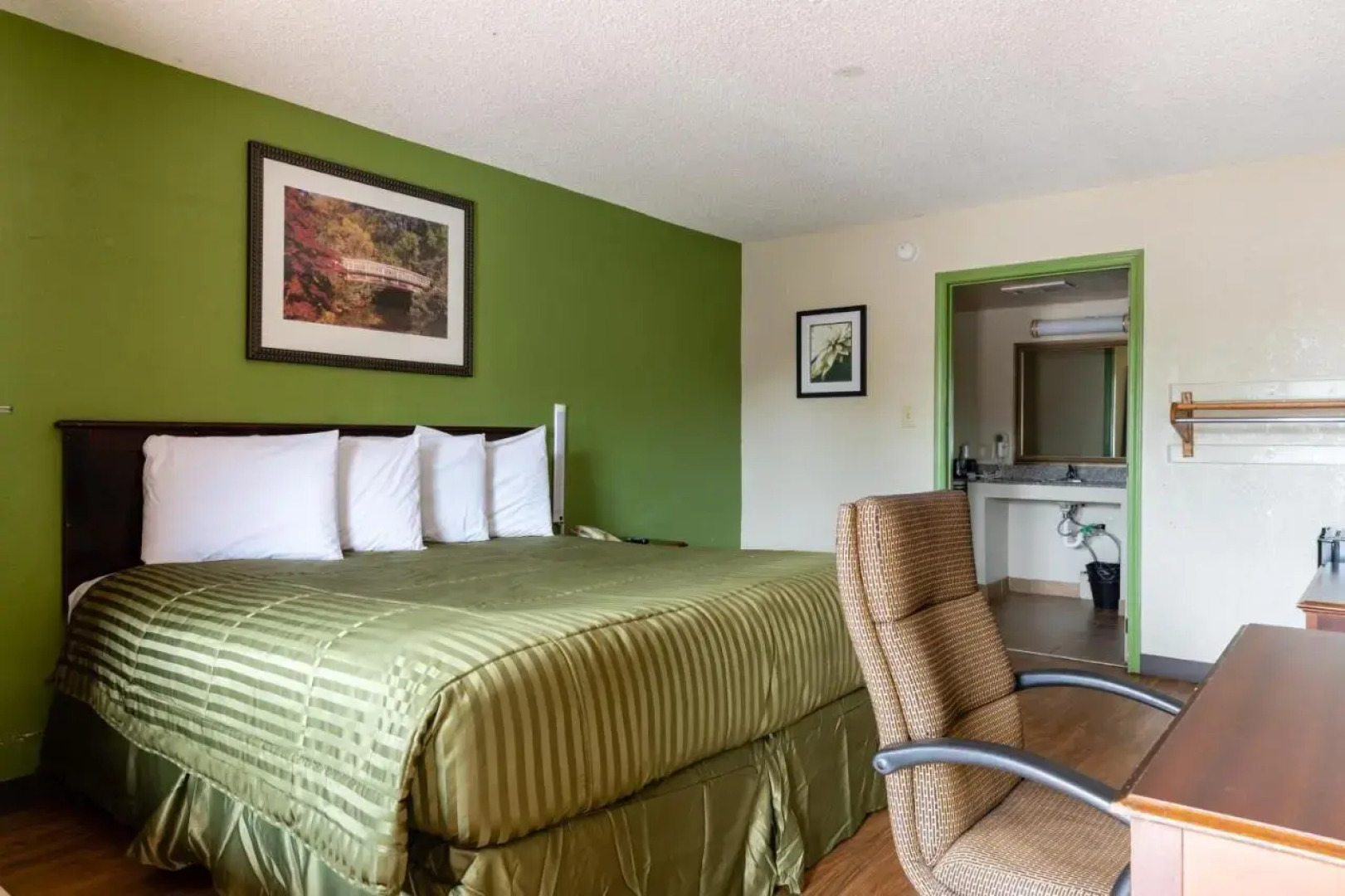 Country Hearth Inn & Suites Atlanta / Marietta and