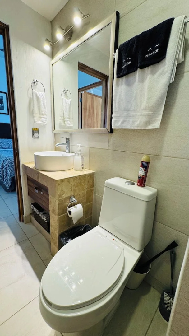 Modern 1 Bedroom Guesthouse - Free Bikes - Huge Patio - Gym - Pickleball Court