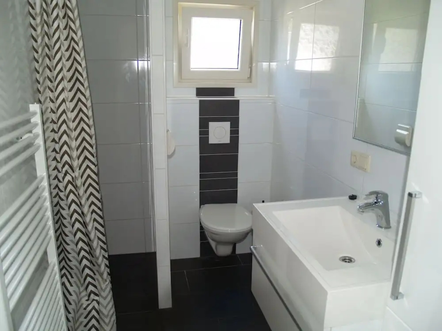 Modern Chalet Near Marina