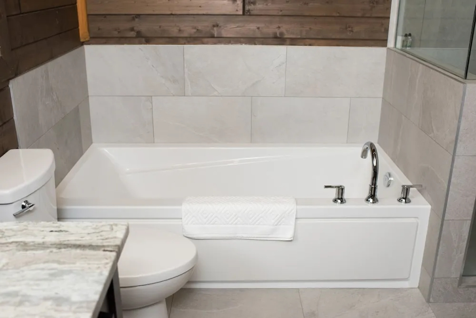 Rowena's Inn On The River