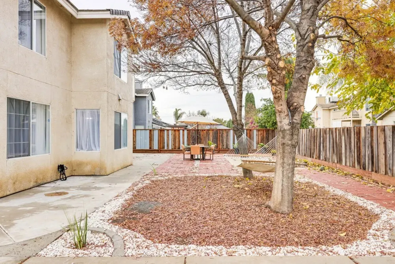 Spacious Los Banos Home w/ Patio - Dogs Welcome!