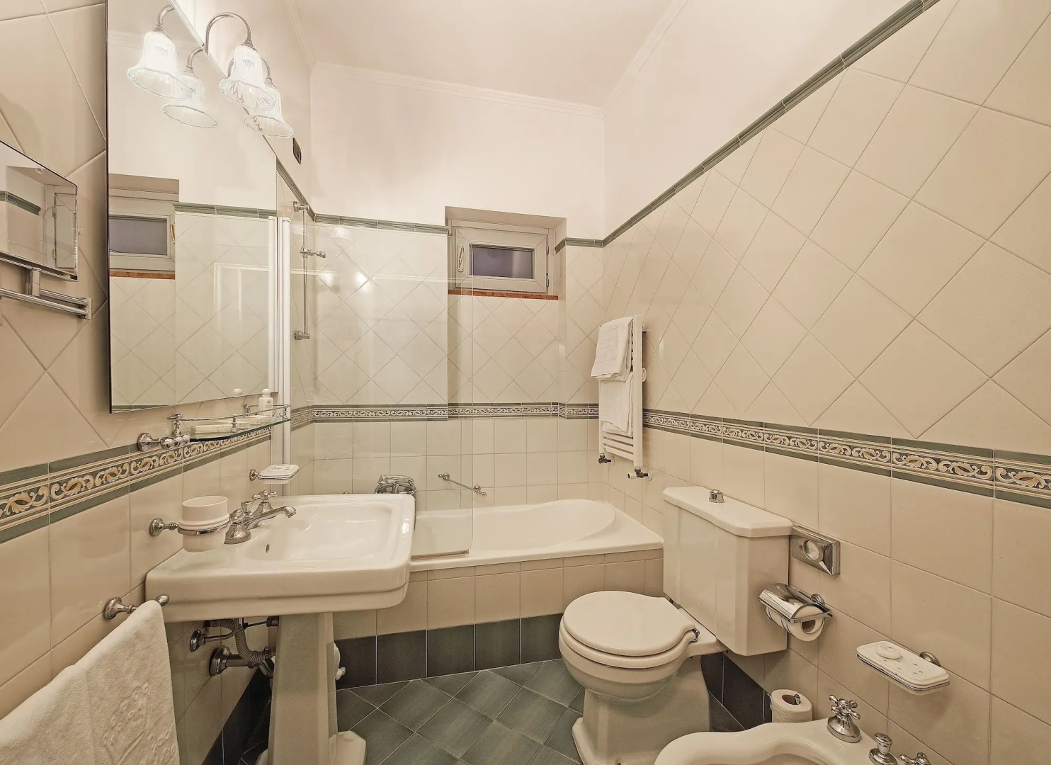 Hotel Savoy Palace