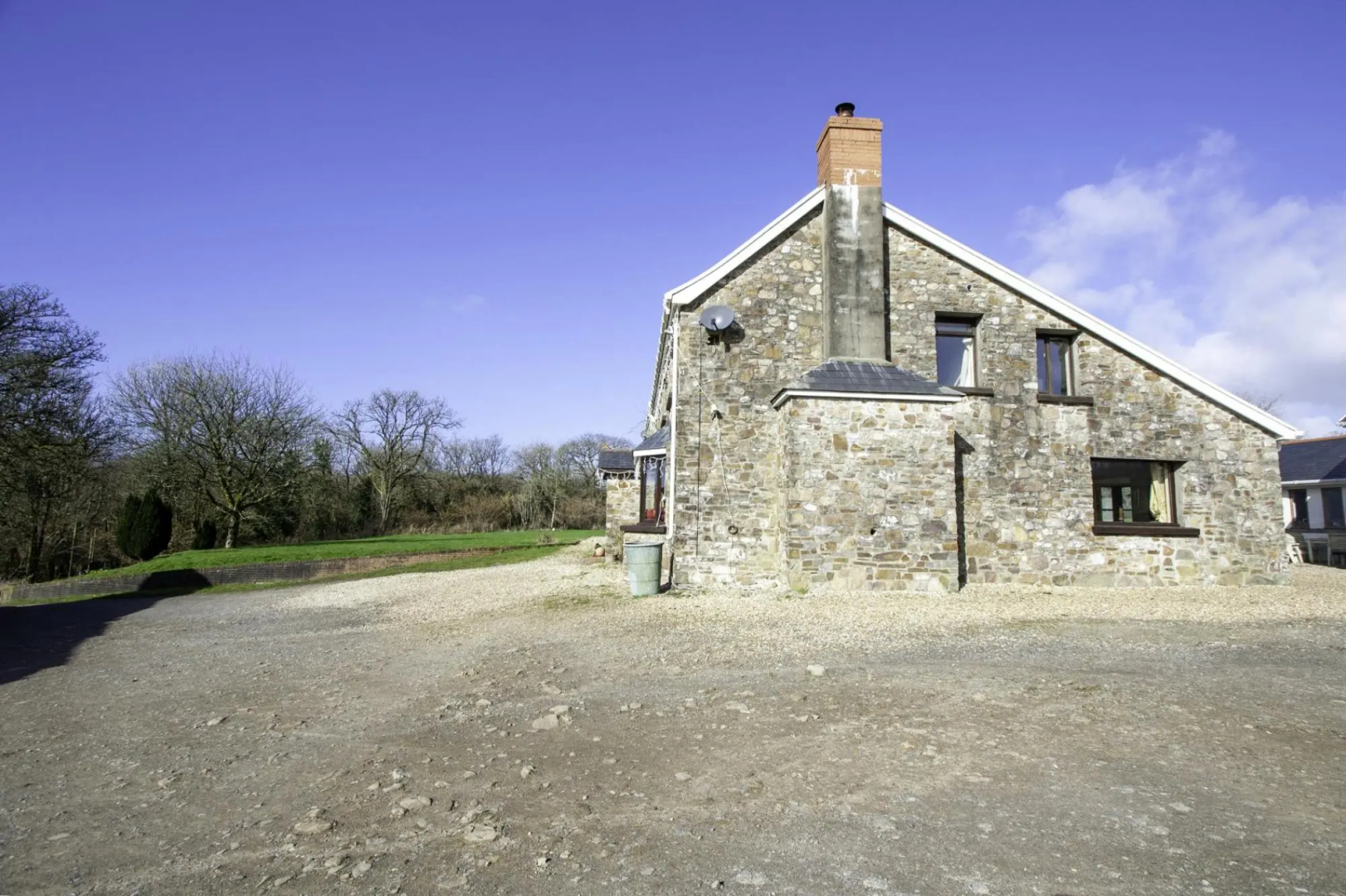 The Lake House Retreat - 7 Bedroom Holiday Home - Sleeps 20 - Southgate