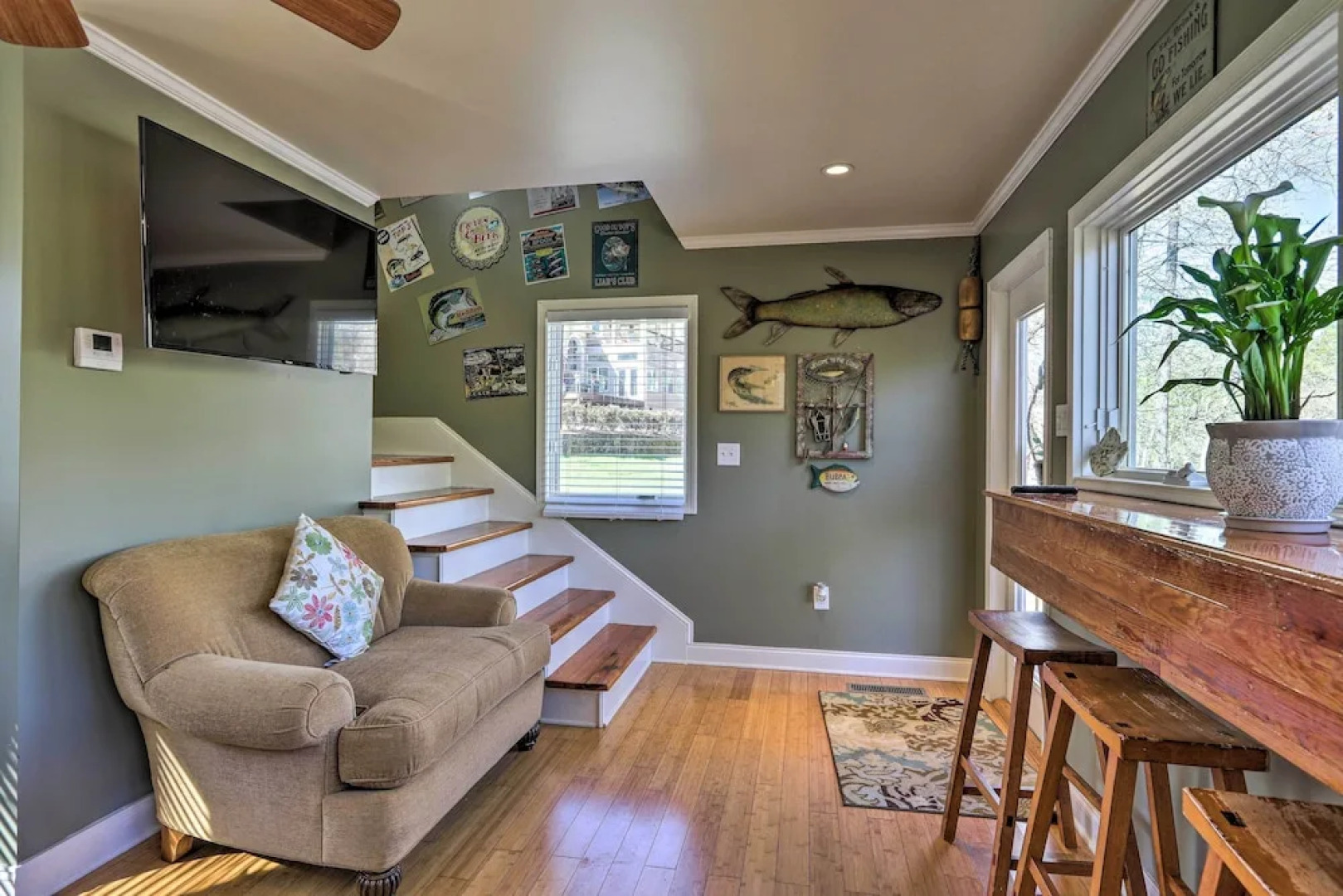 Cozy Creekside Cabin w/ Grill: Fish & Explore!