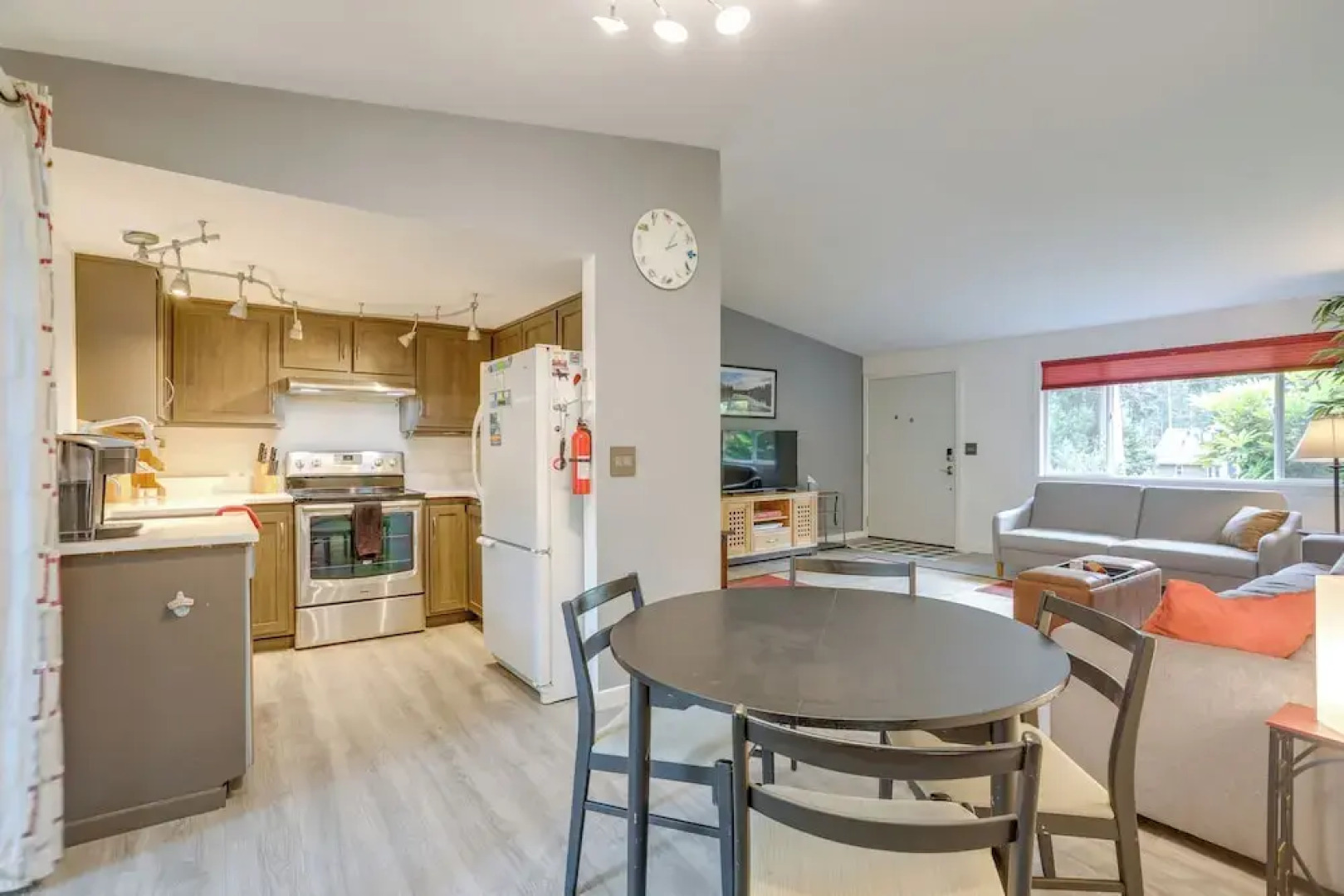 Pet-friendly Sammamish Home w/ Deck ~ 3 Mi to Lake