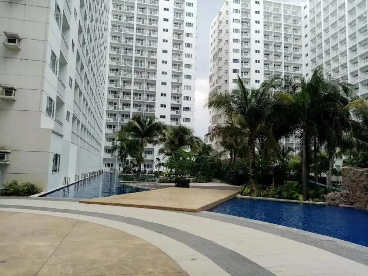 Sithonia Suite, Shore Residences Tower C near MOA