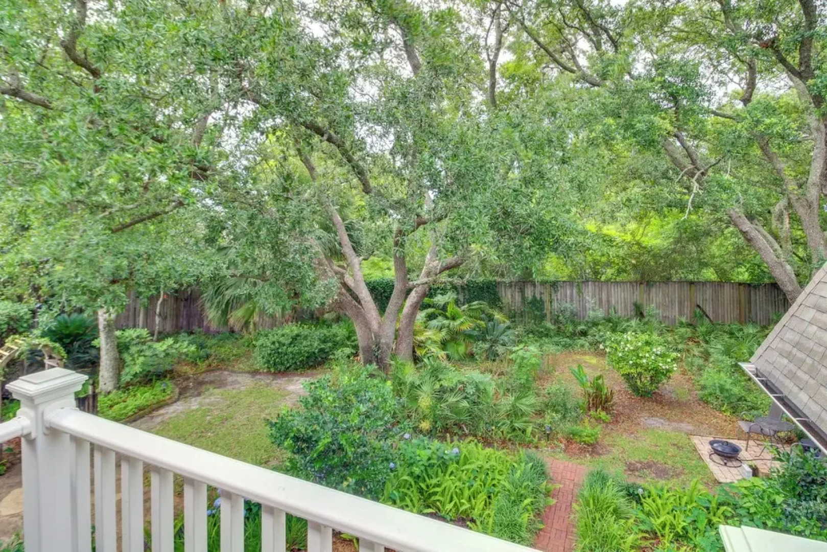 5 Mi to Pensacola Beach: Townhome w/ Yard!