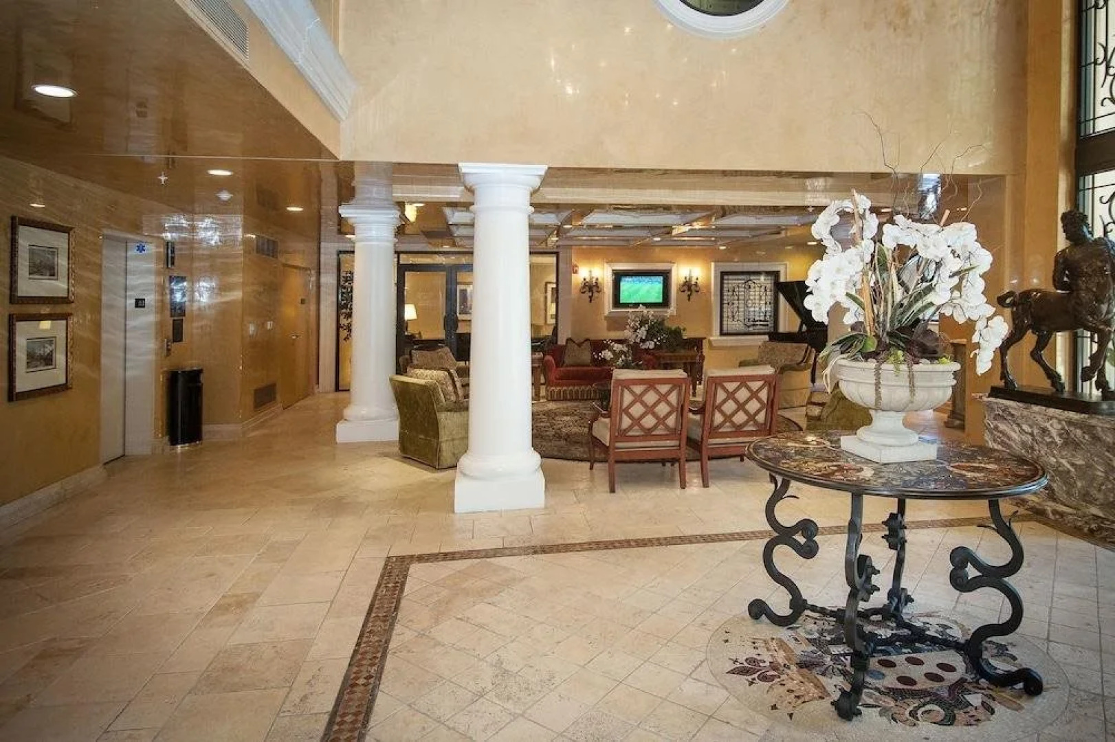 Sunshine Suites at 616 St. Paul