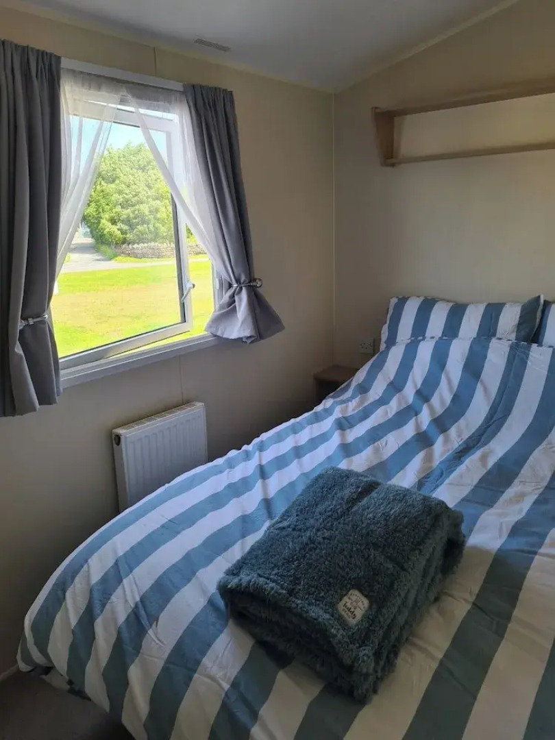 3 Bed Lodge - Sleeps 6 - Parking - Pets - Wifi