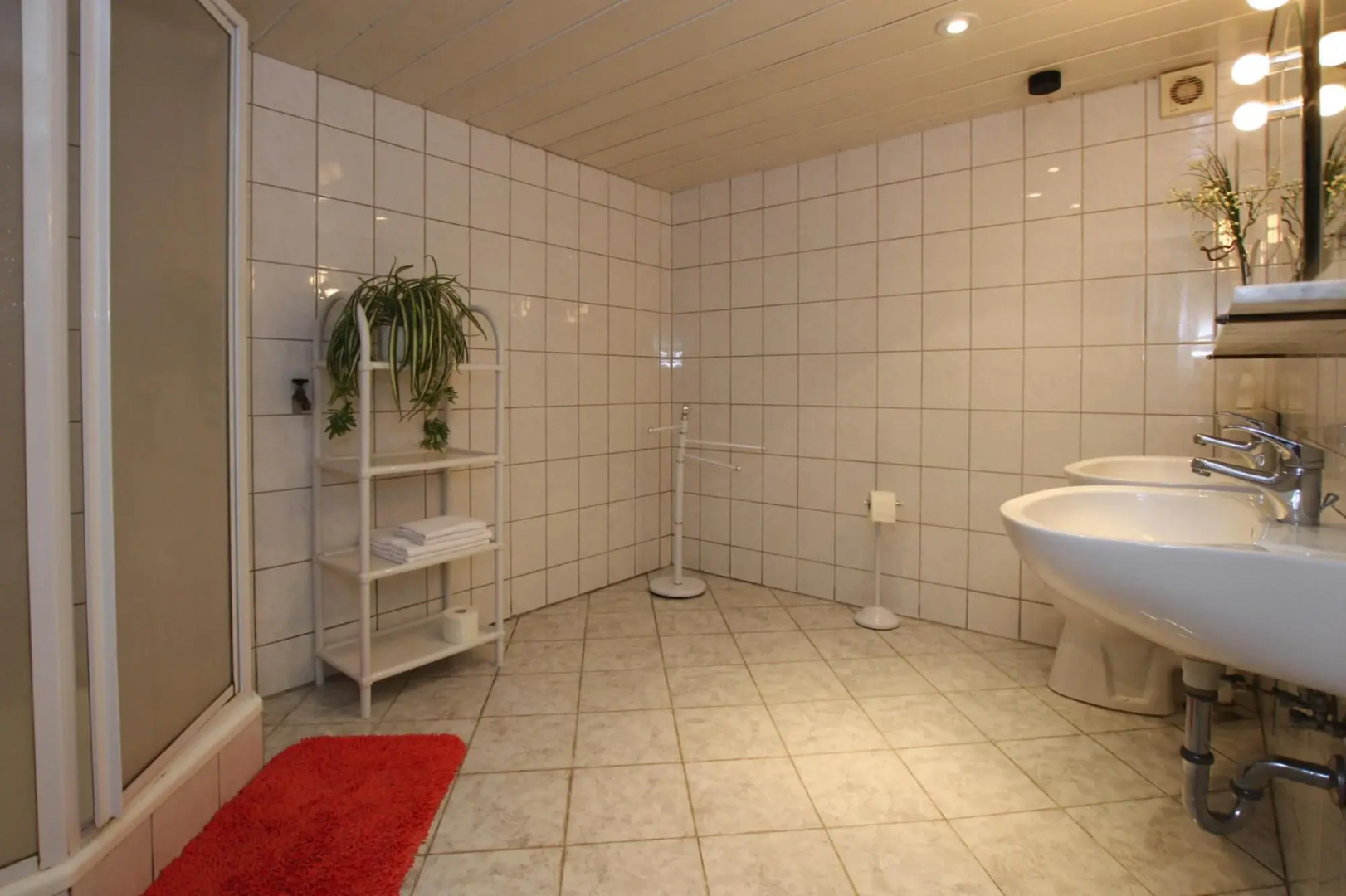 Apartment, Sternberg