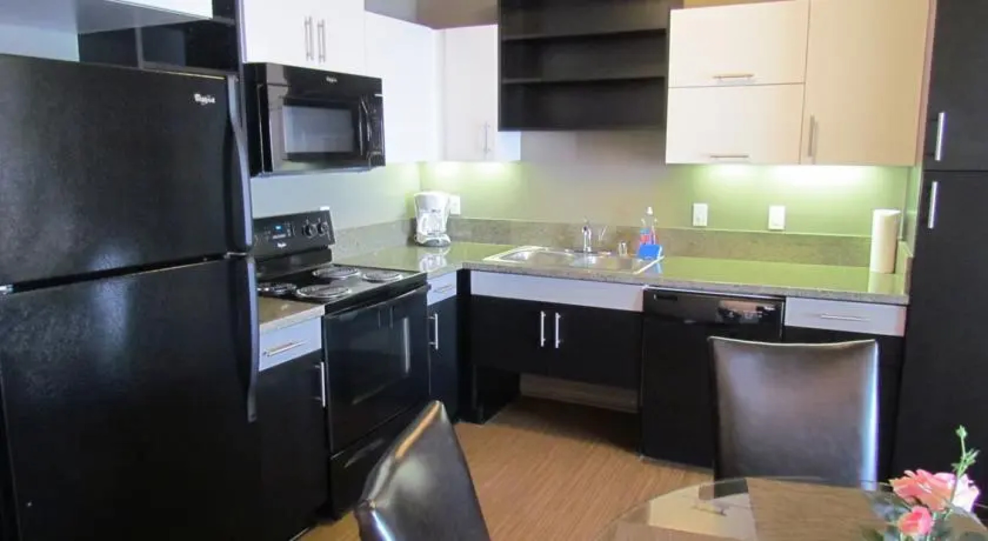 Walk to the Beach! Resort Style , Up to 6 people - Marina del Rey