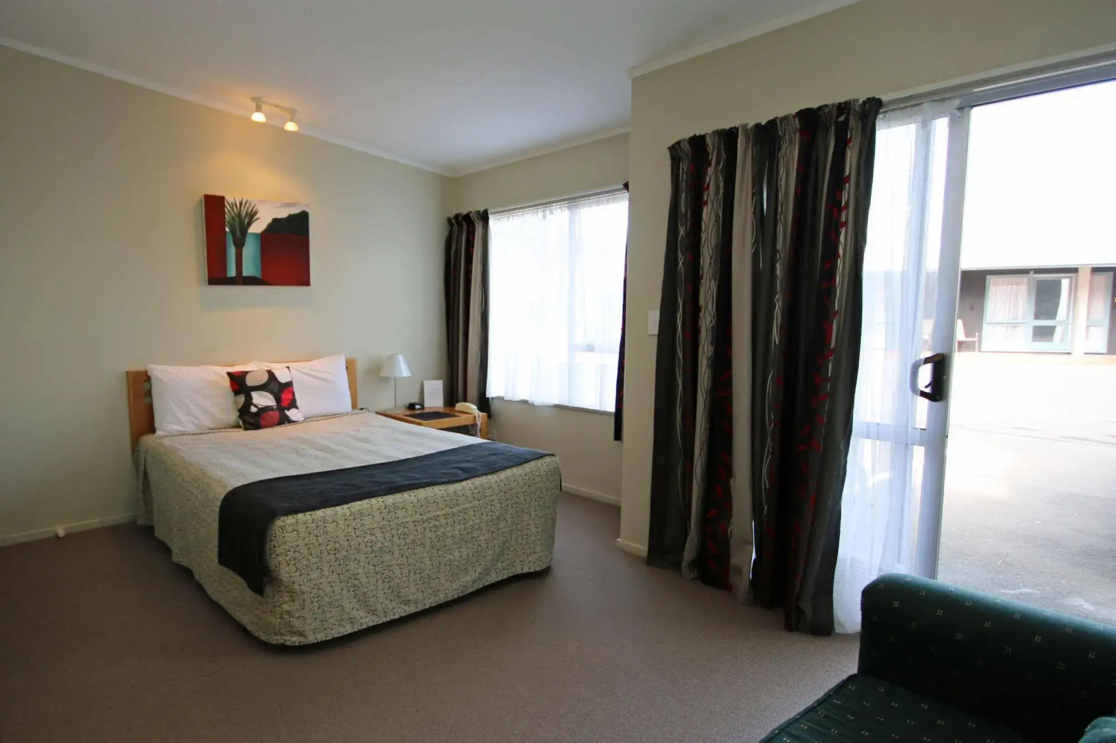 Spinnaker Motel