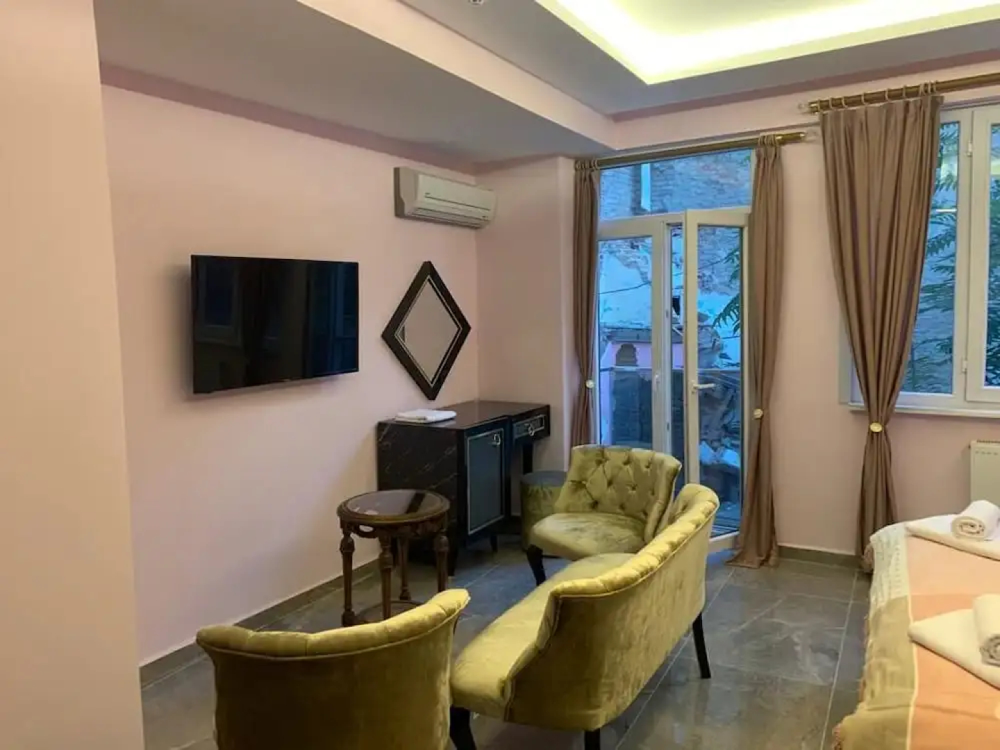Taksim Miran Suit