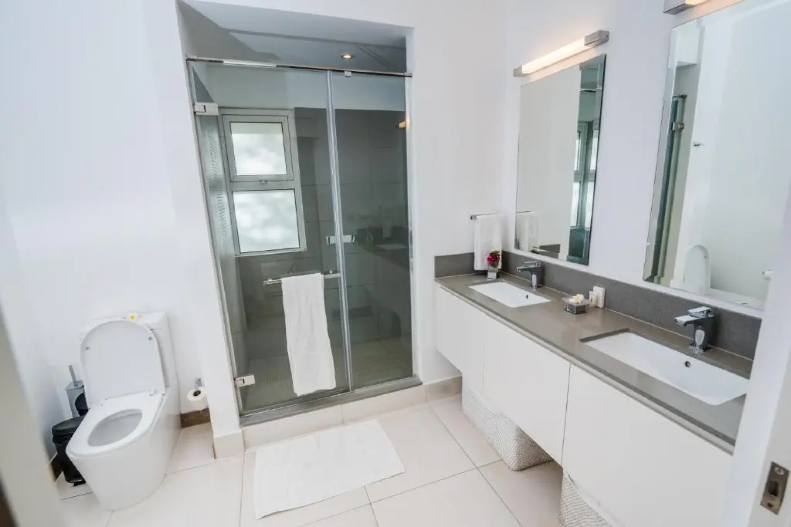 Summer Breeze - Beachfront - 3 Bedrooms Suite