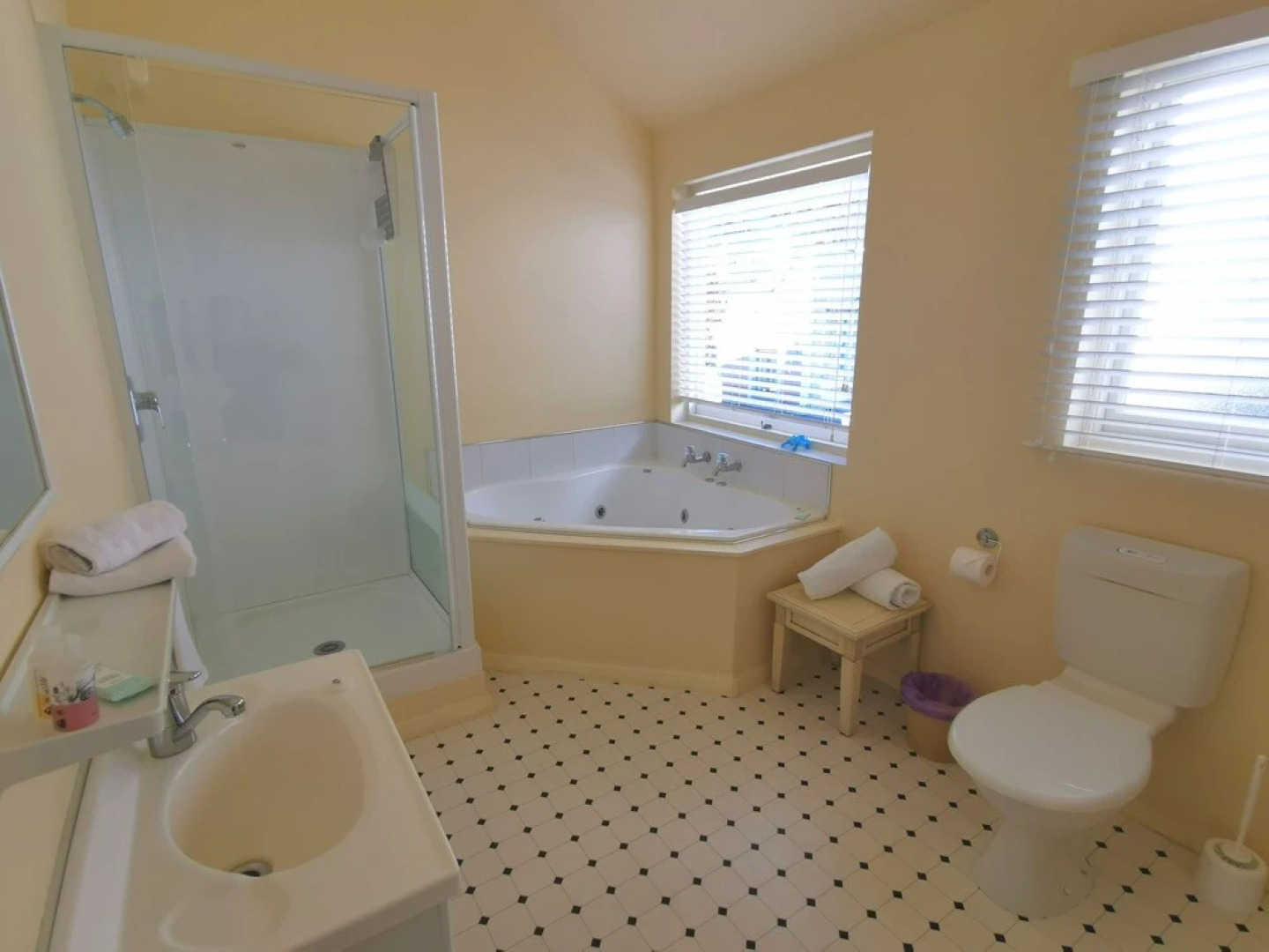 La Voyageur Apartments