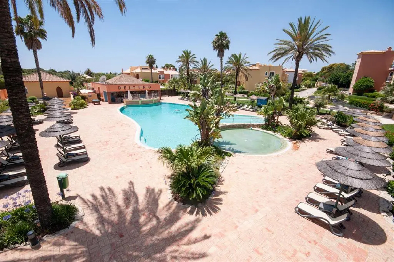 Jardim Da Meia Praia Hotel