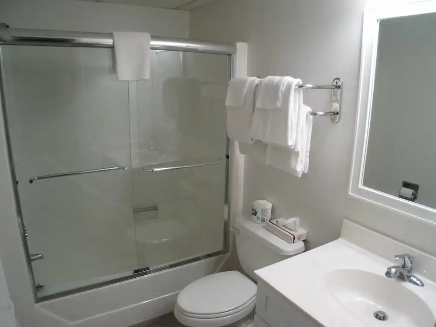 Beach House Inn and Suites