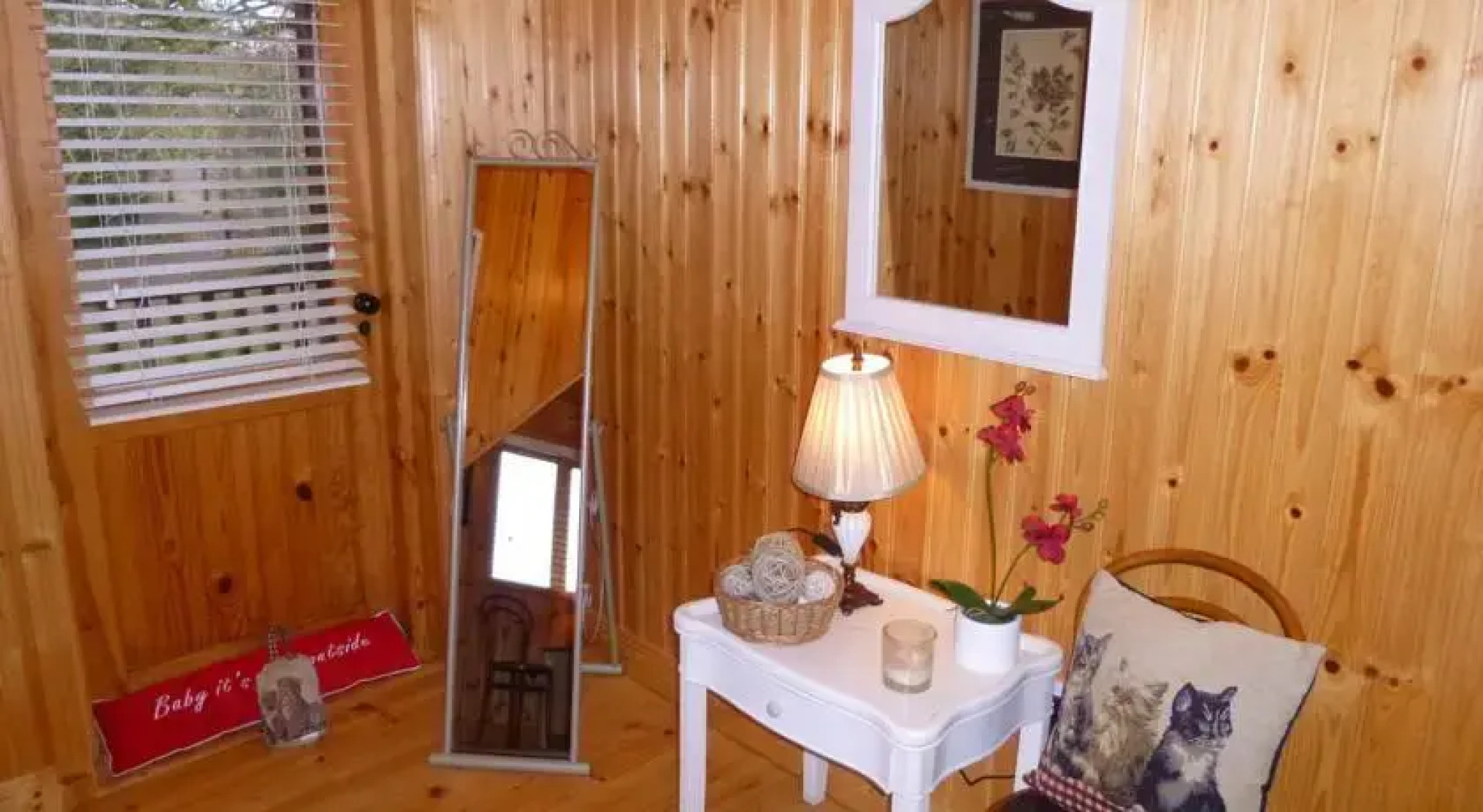 Belan Lodge - Courtyard Accommodation,"The John Hariffs"