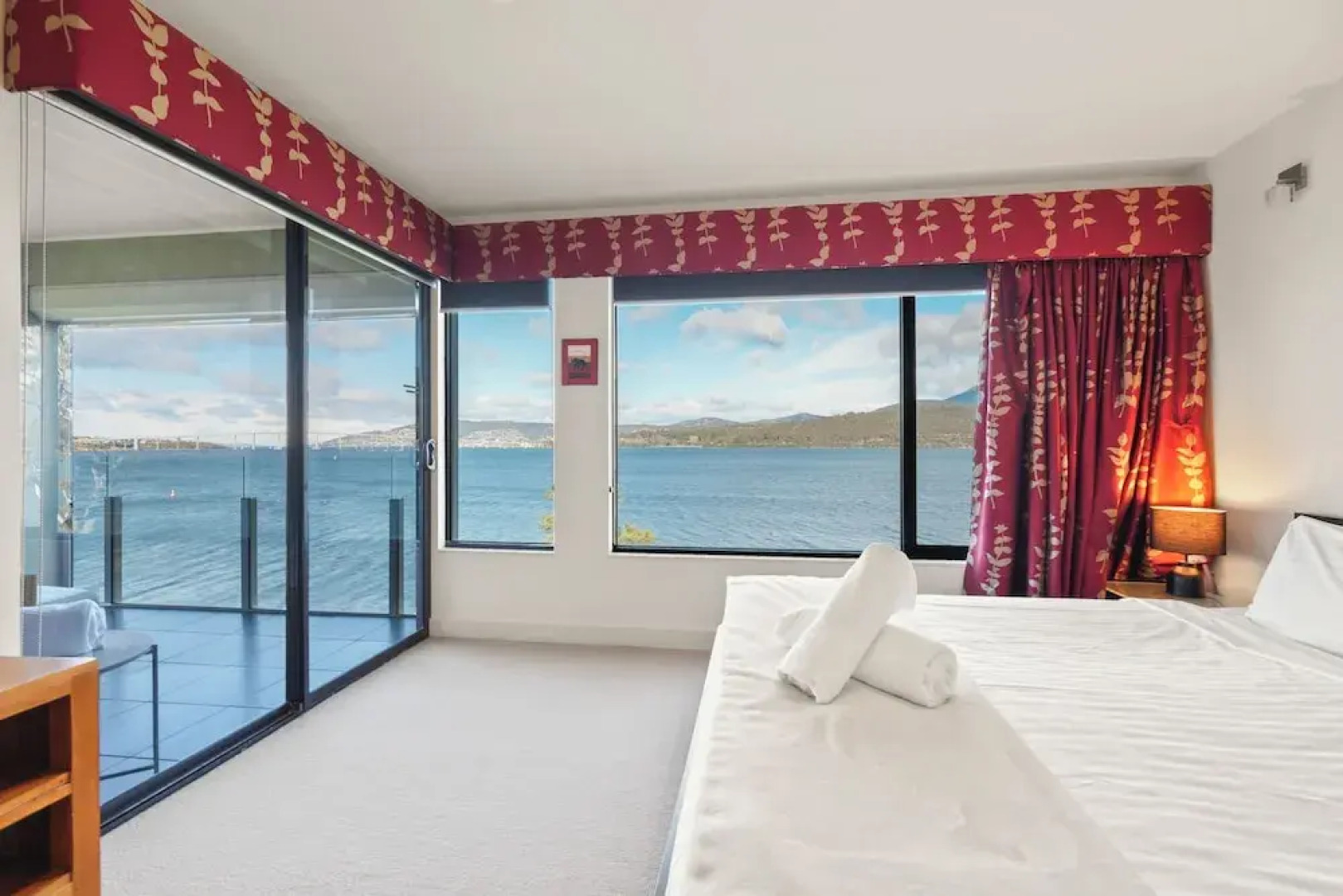 Waterfront Home - Gorgeous Views - 2 Bed