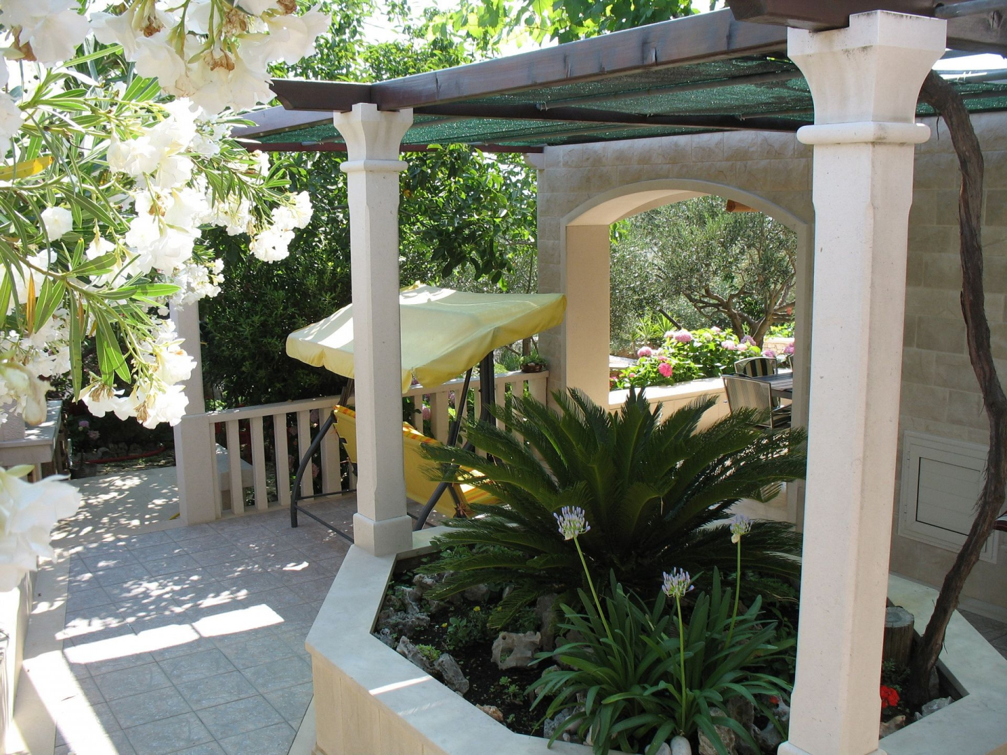 Holiday house Zlatna - with beautiful garden: Selca, Island Brac